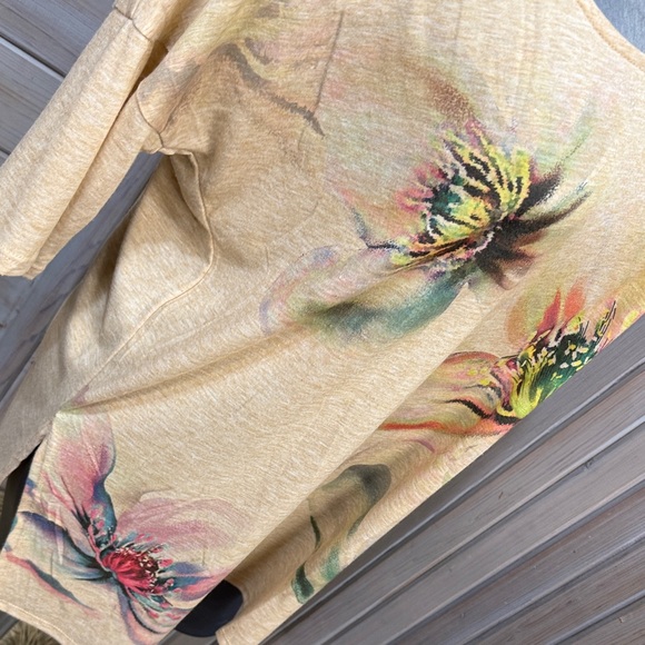 Floral Print Tunic Top in Yellow - Picture 6 of 6